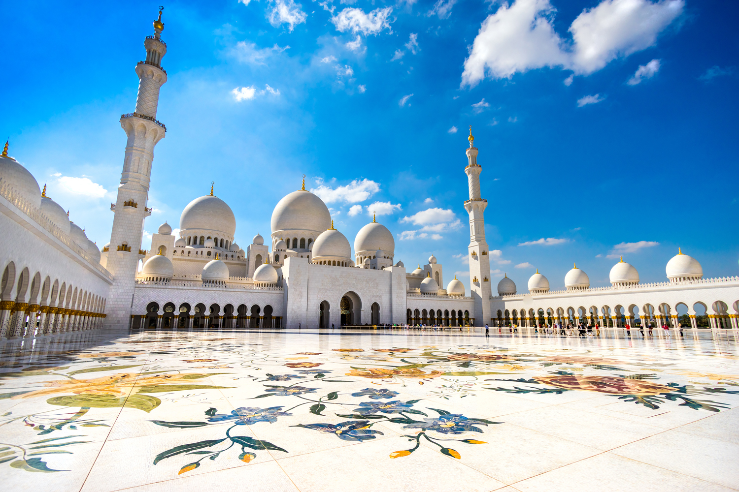 visit the sheikh zayed grand mosque